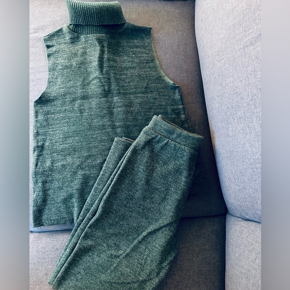 Zara set in green - Picture 1 of 4